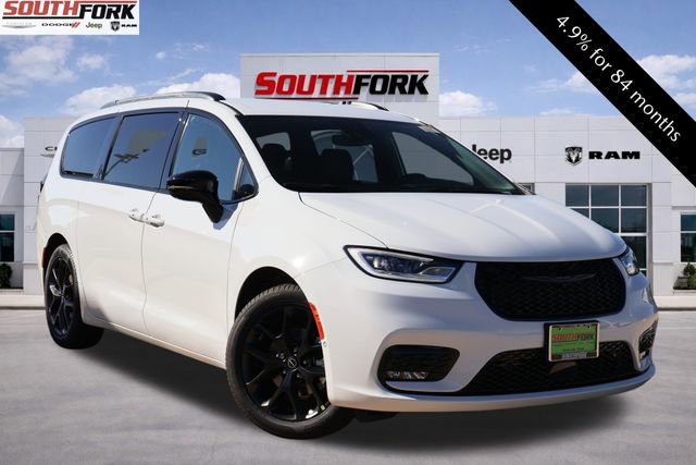 New 2026 Chrysler Pacifica Select image 1