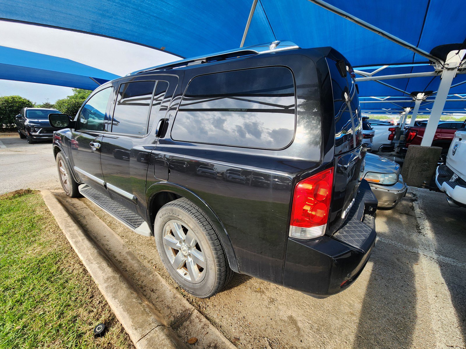 Used 2014 Nissan Armada Platinum image 3