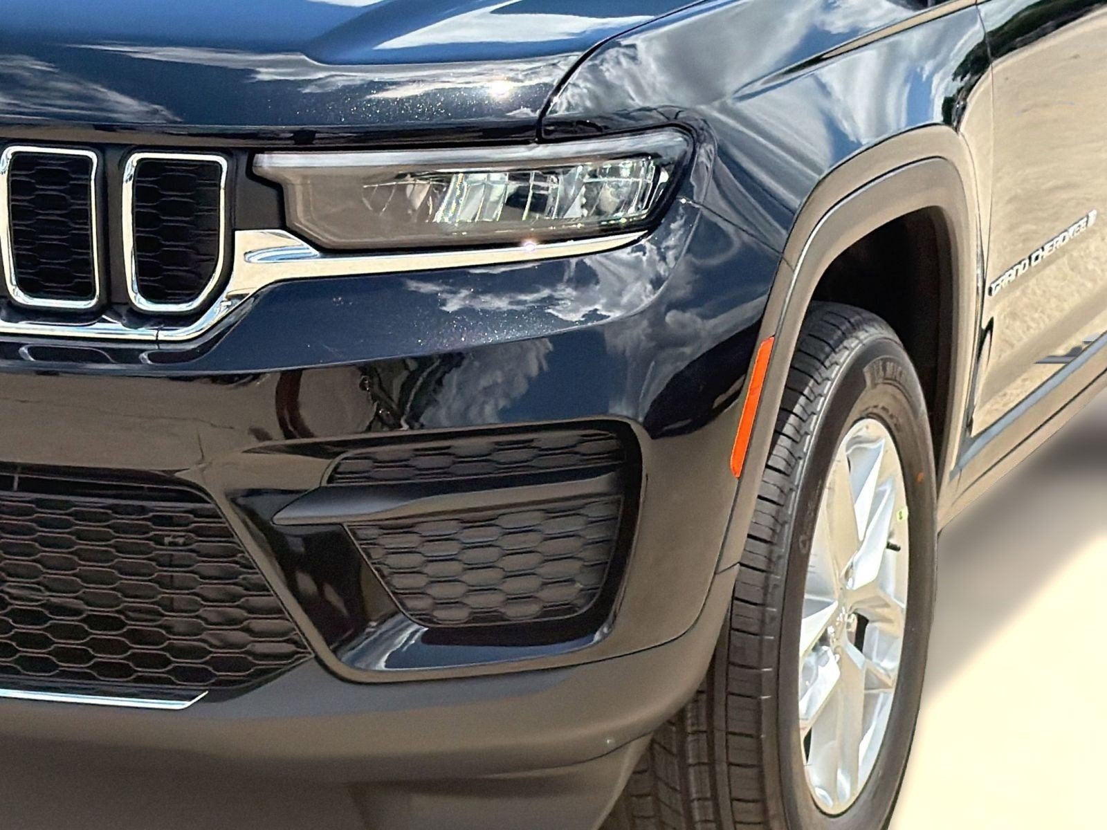 New 2026 Jeep Grand Cherokee Laredo RWD image 11
