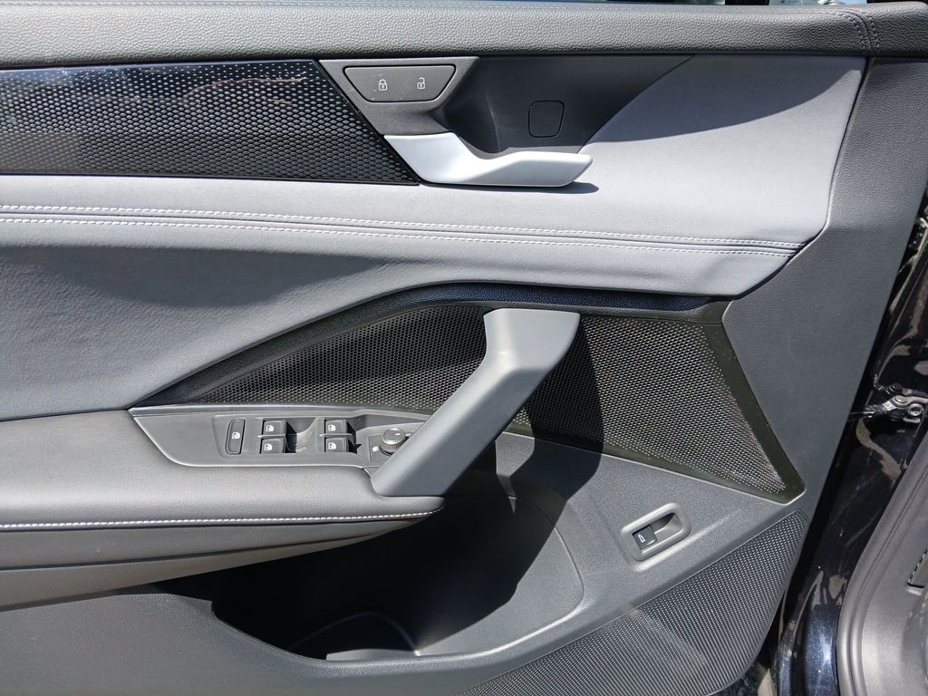 New 2026 Volkswagen Tiguan SE image 11