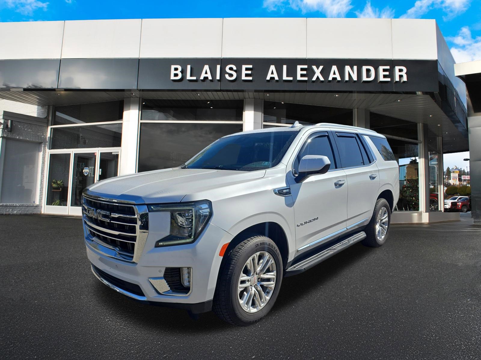 Used 2023 GMC Yukon SLT AWD/4WD image 7