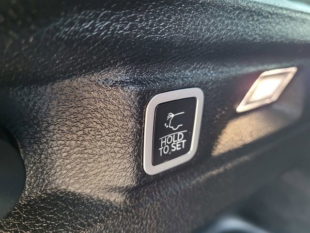 Used 2024 Jeep Grand Cherokee L Laredo image 30