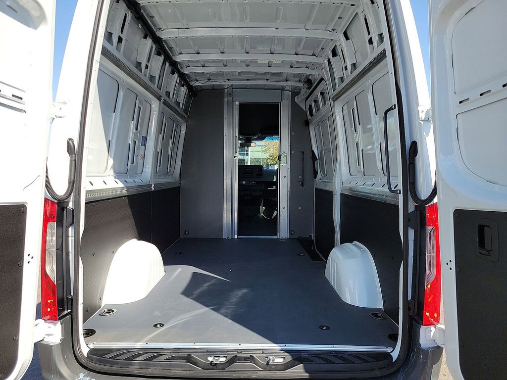 Used 2025 Mercedes-Benz Sprinter 2500 image 12
