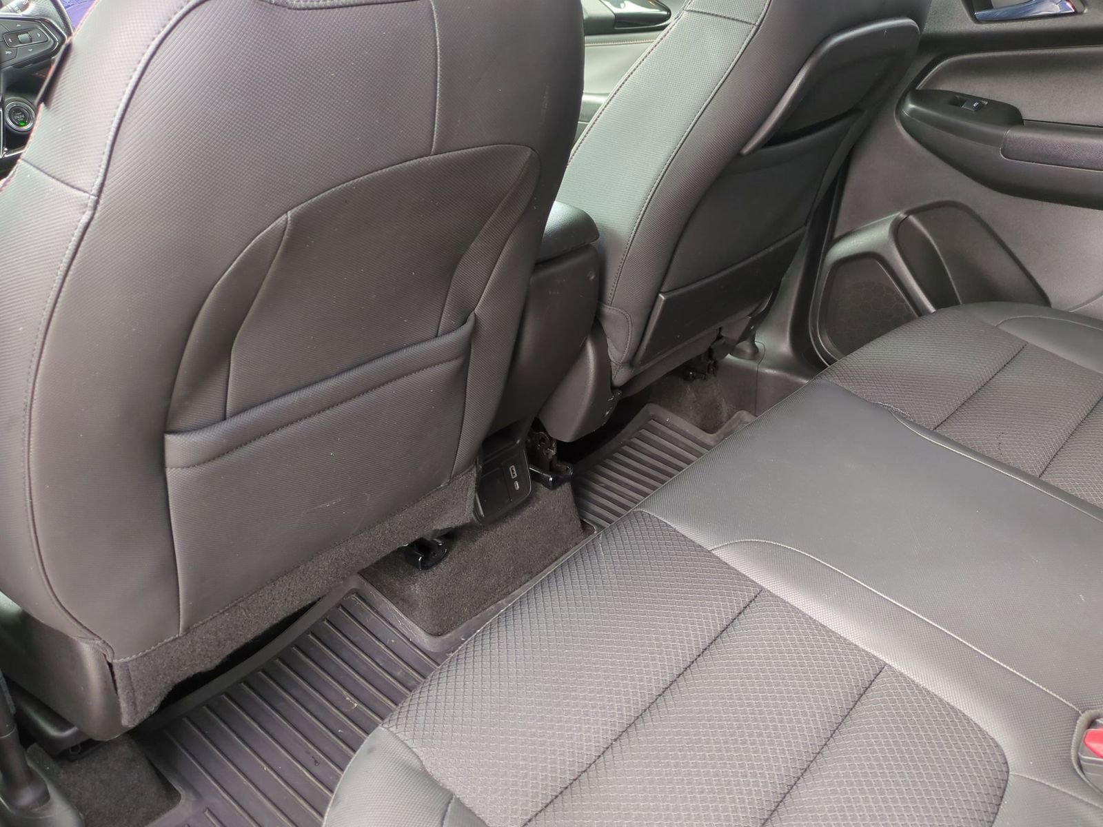 Used 2021 Chevrolet TrailBlazer RS w/ Technology Package image 43