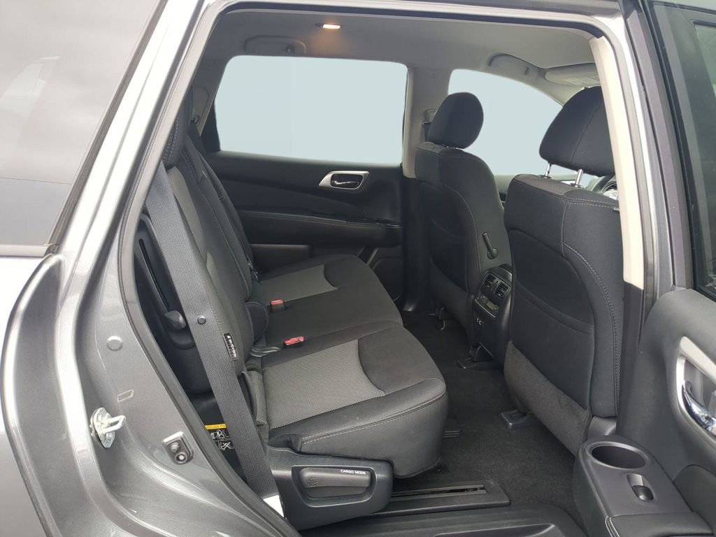 Used 2020 Nissan Pathfinder S image 26