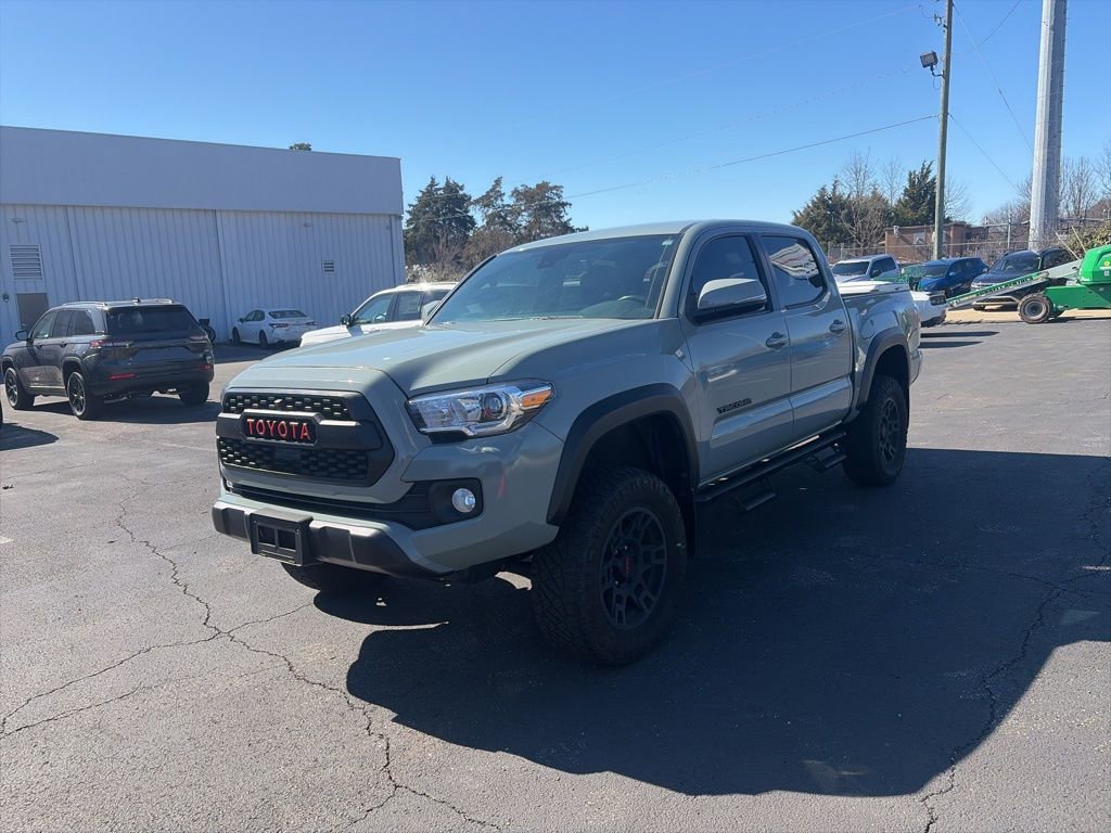 Used 2022 Toyota Tacoma TRD Off-Road image 3