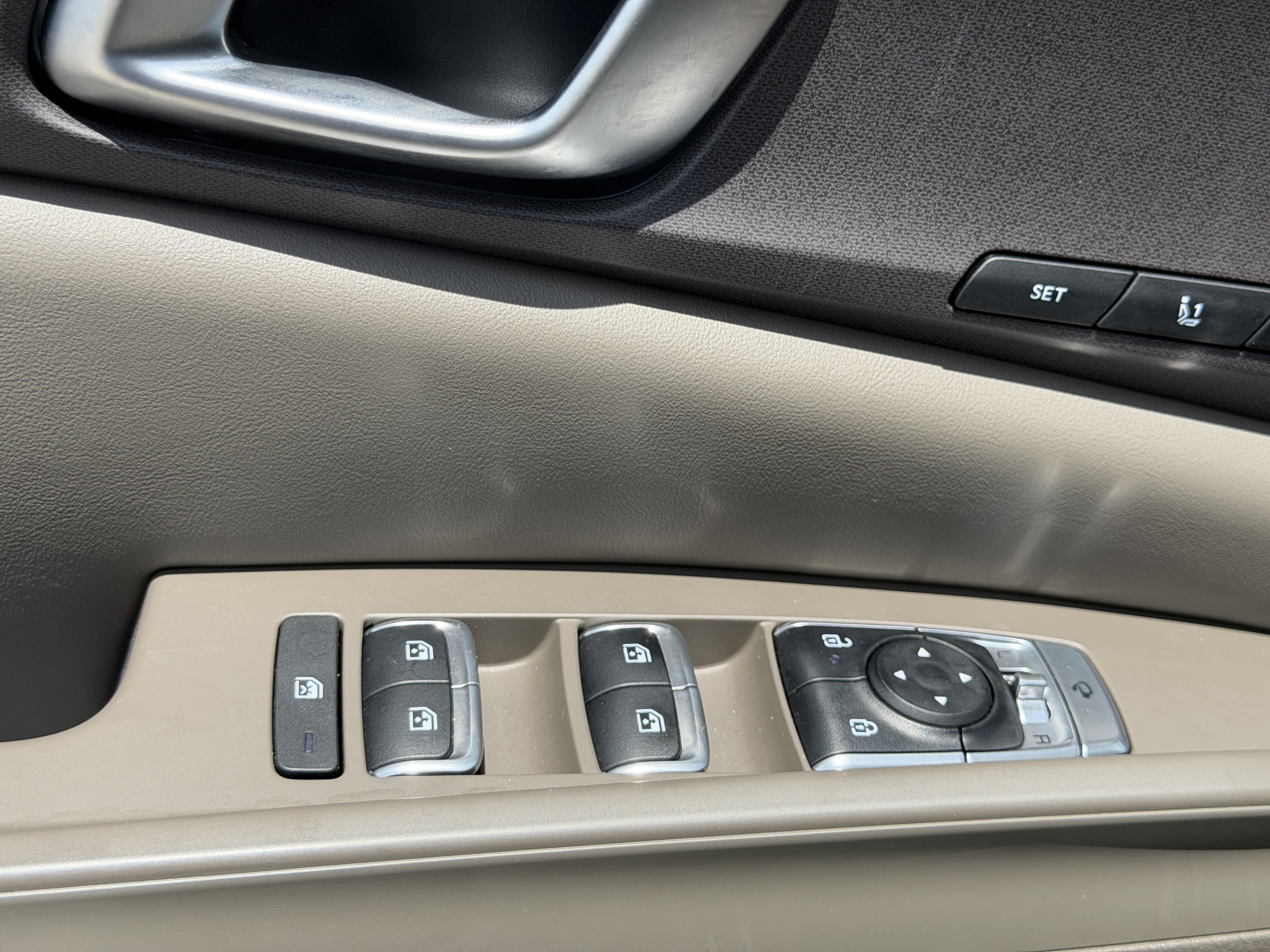 Certified 2025 Kia Carnival EX FWD image 15