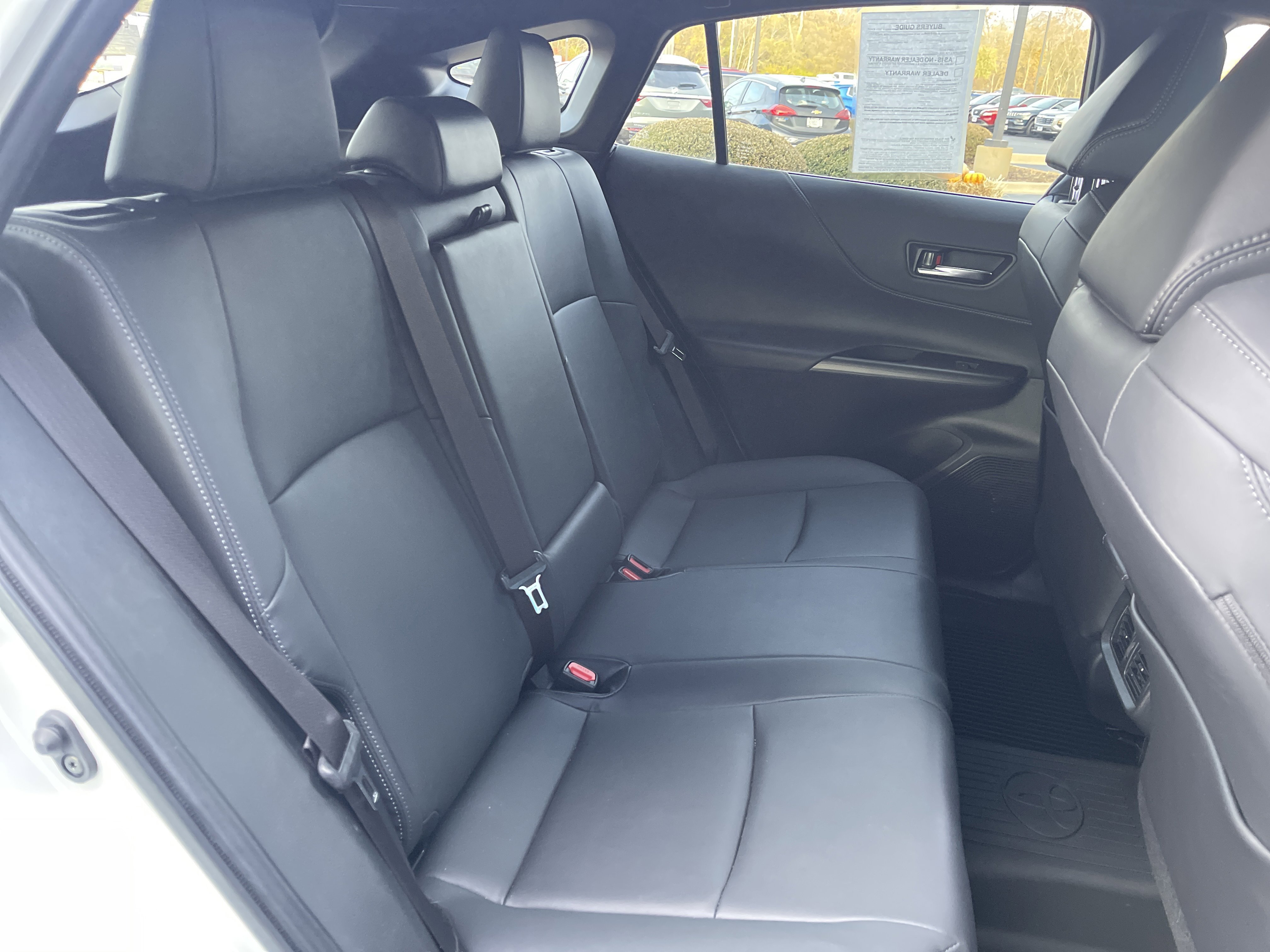 Used 2023 Toyota Venza XLE image 38