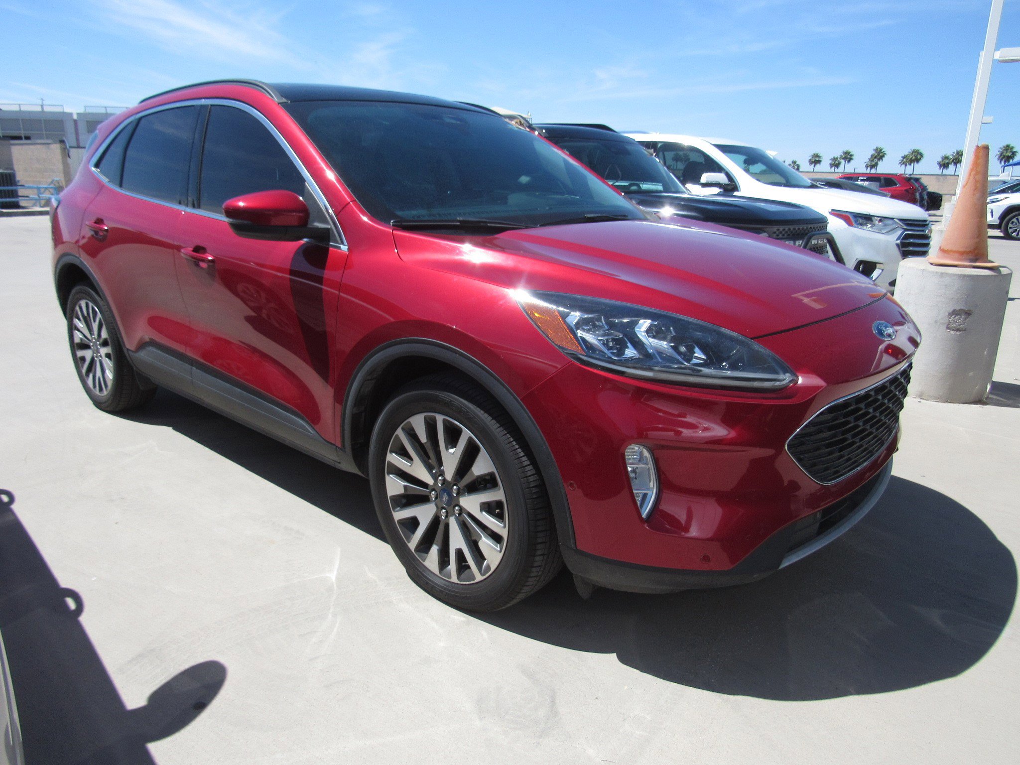 Used 2020 Ford Escape Titanium image 2