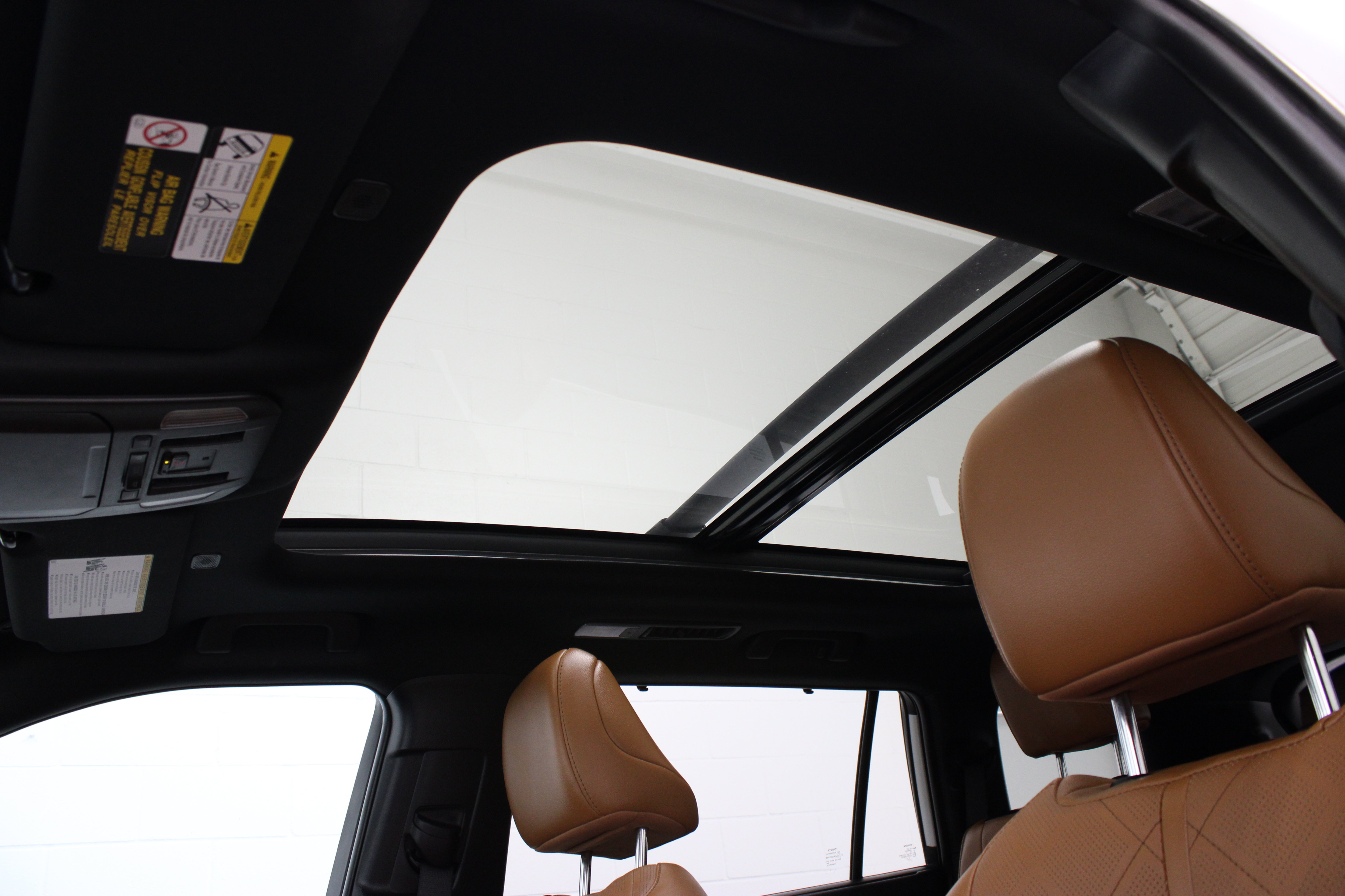 Used 2024 Toyota Highlander Platinum FWD image 28
