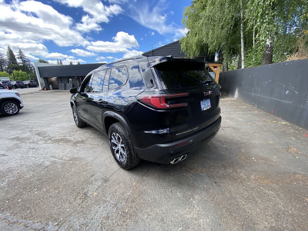 Used 2025 GMC Acadia AT4 w/ LPO, Floor Liner Package AWD/4WD image 4