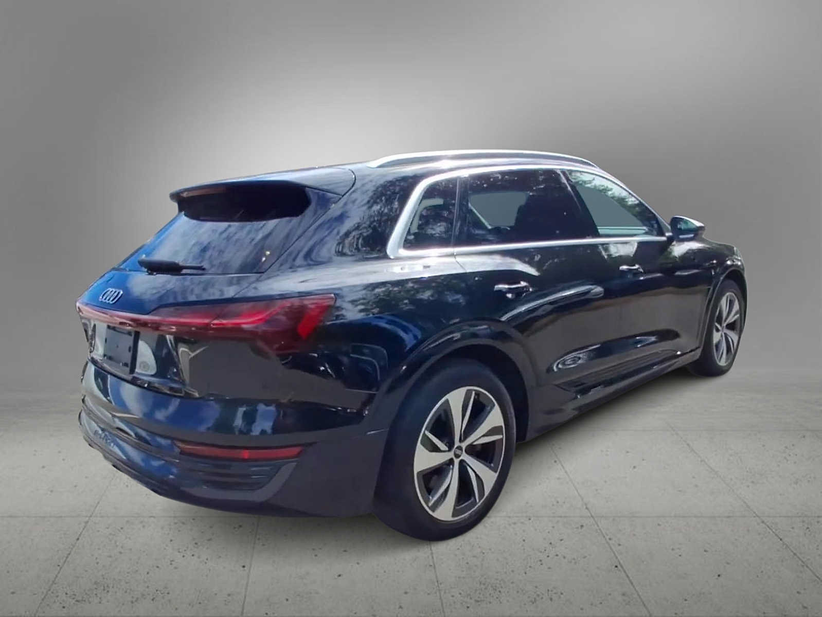 Used 2024 Audi Q8 e-tron Premium Plus w/ Premium Plus Package AWD/4WD image 8