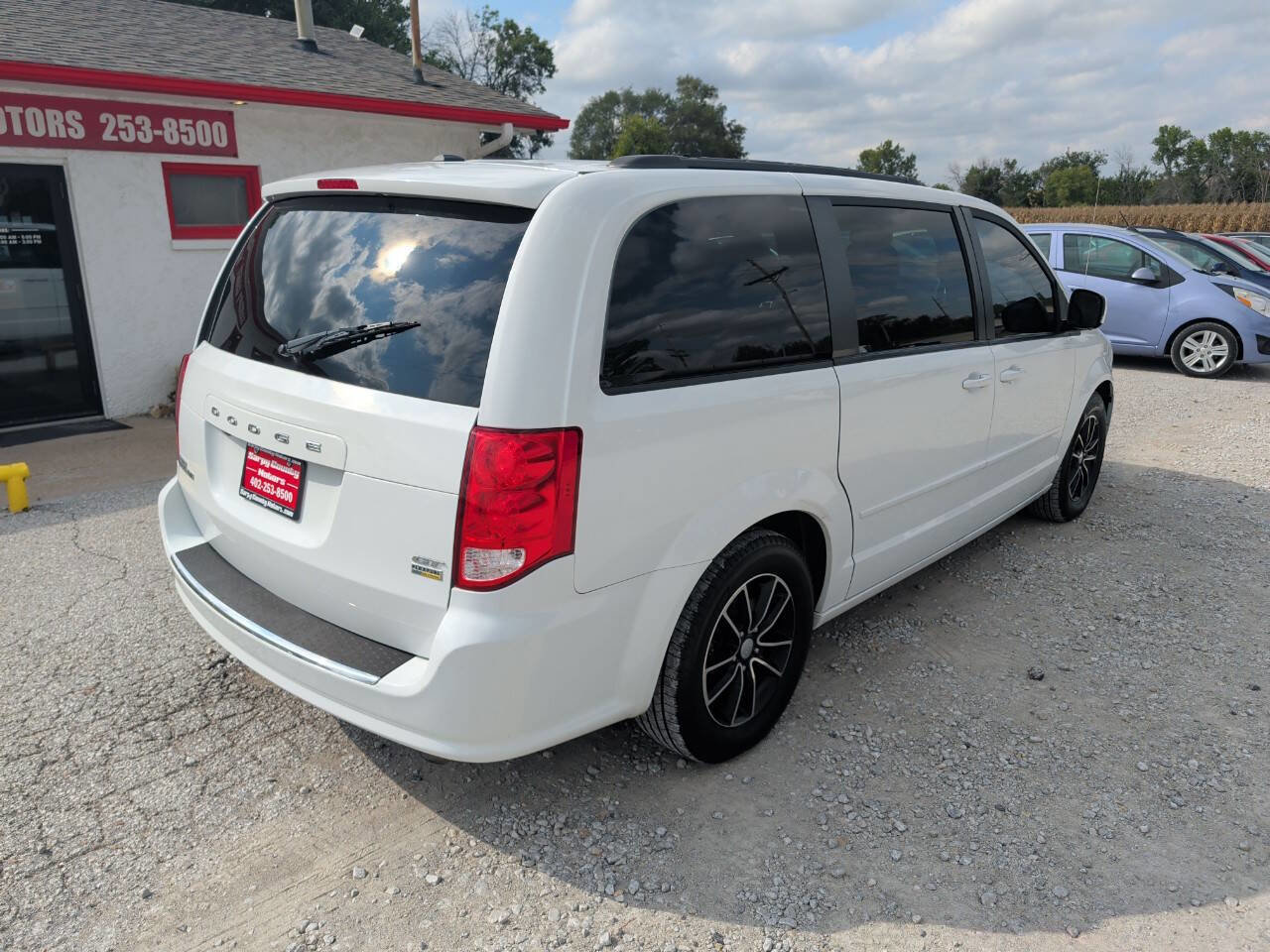 Used 2017 Dodge Grand Caravan GT image 3
