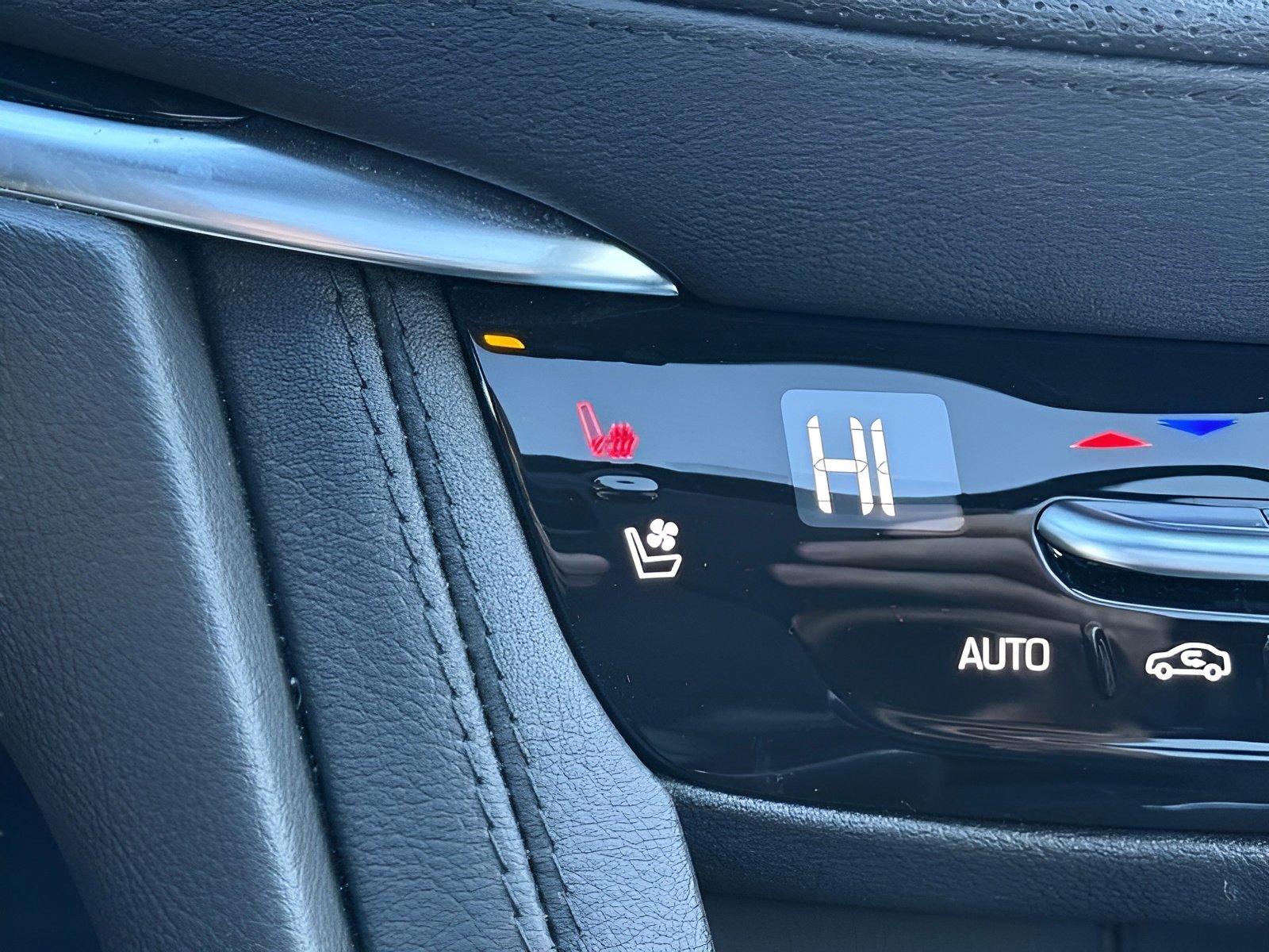 Certified 2025 Cadillac XT5 Premium Luxury image 22