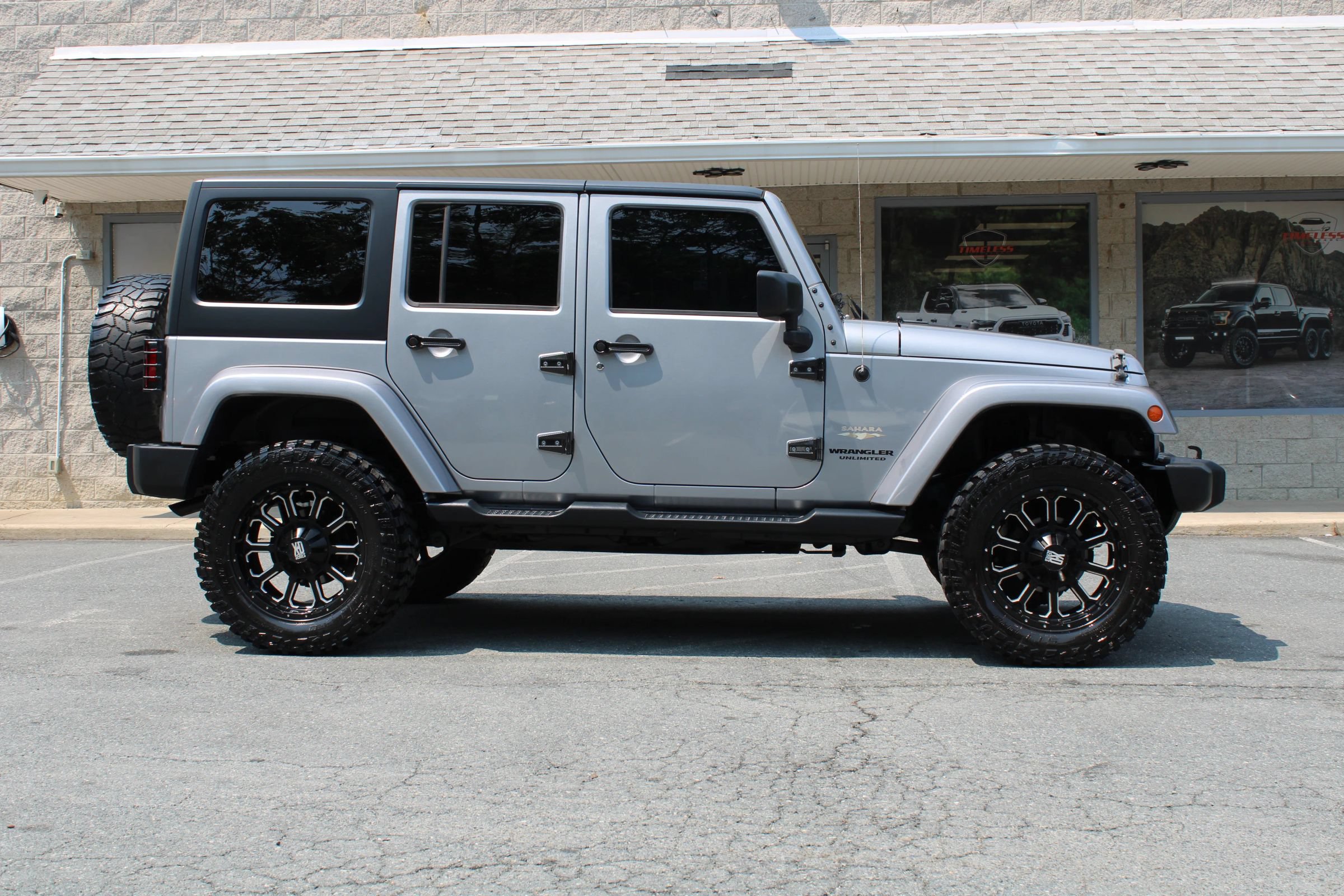 Used 2015 Jeep Wrangler Unlimited Sahara w/ Connectivity Group AWD/4WD image 27