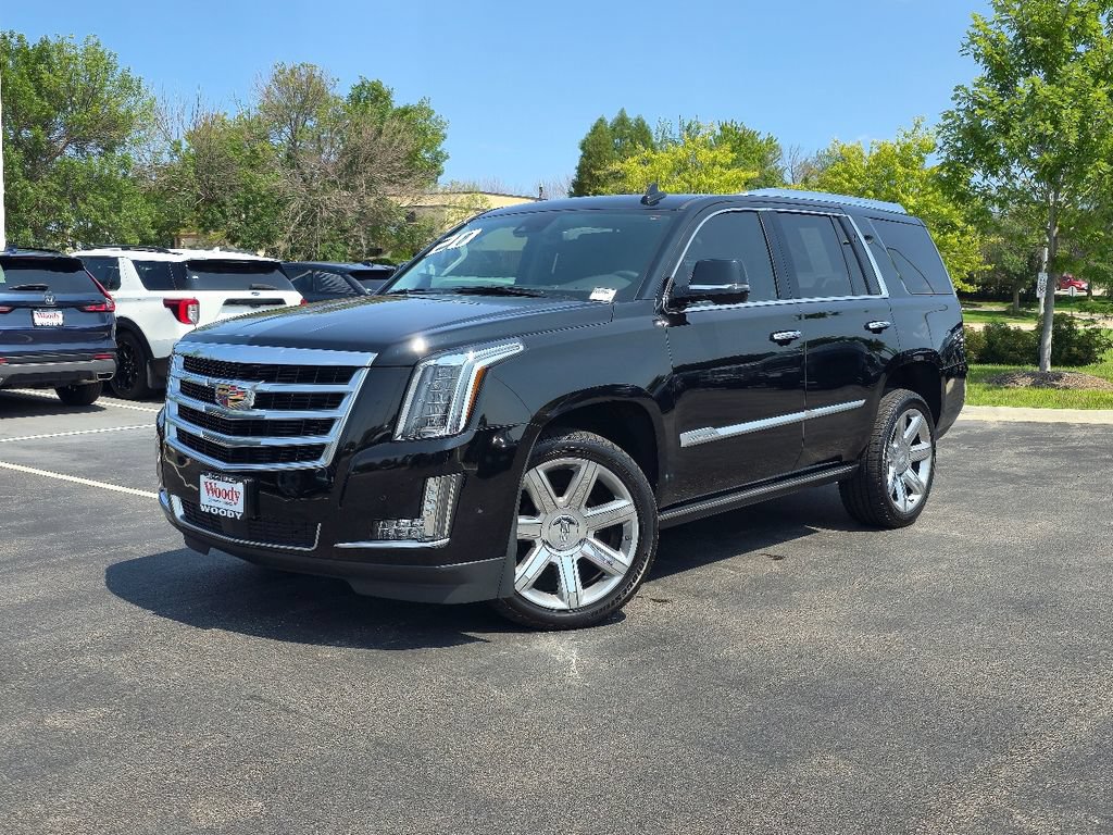 Certified 2020 Cadillac Escalade Premium Luxury AWD/4WD image 2