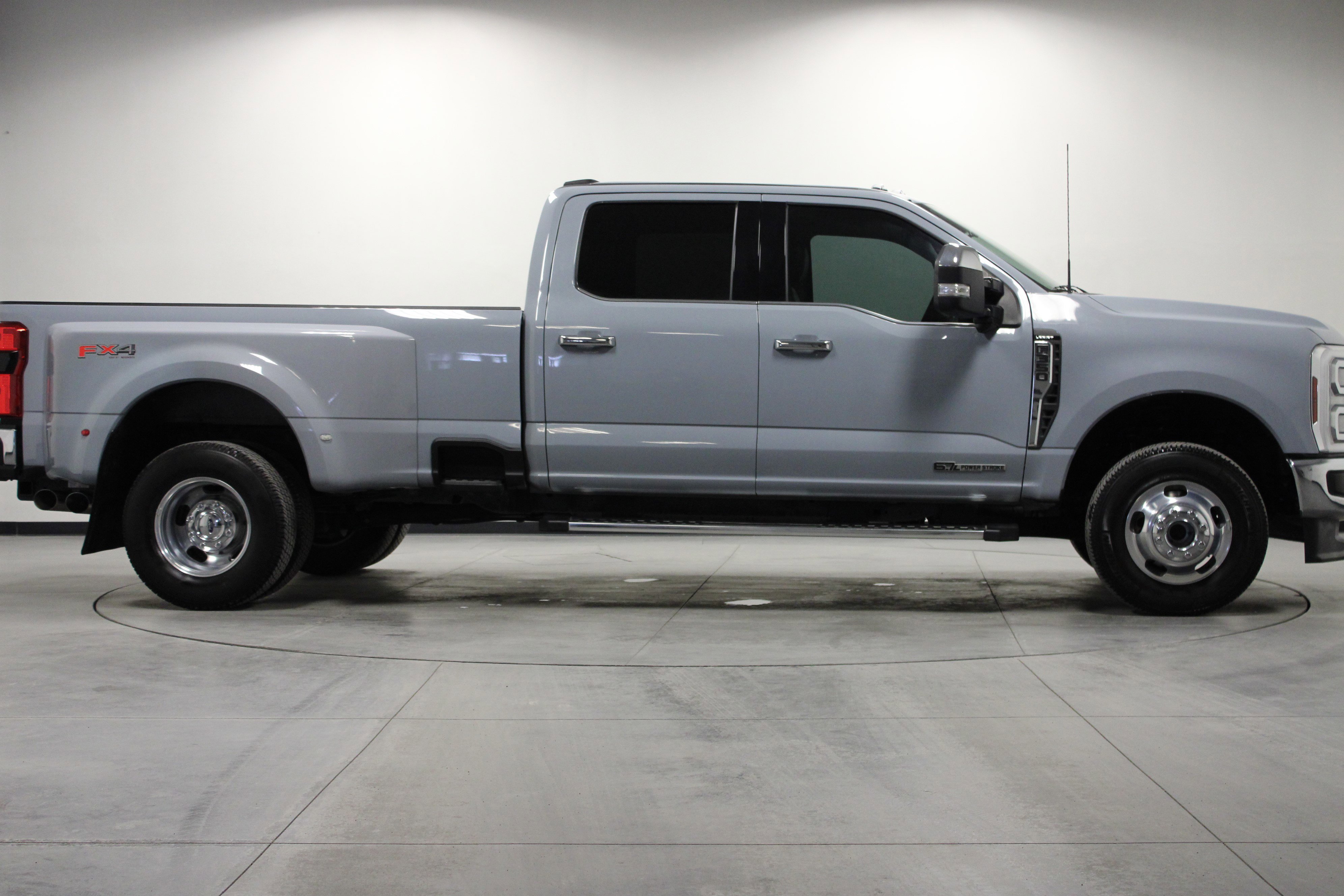 Used 2024 Ford F350 Lariat w/ Chrome Package image 3