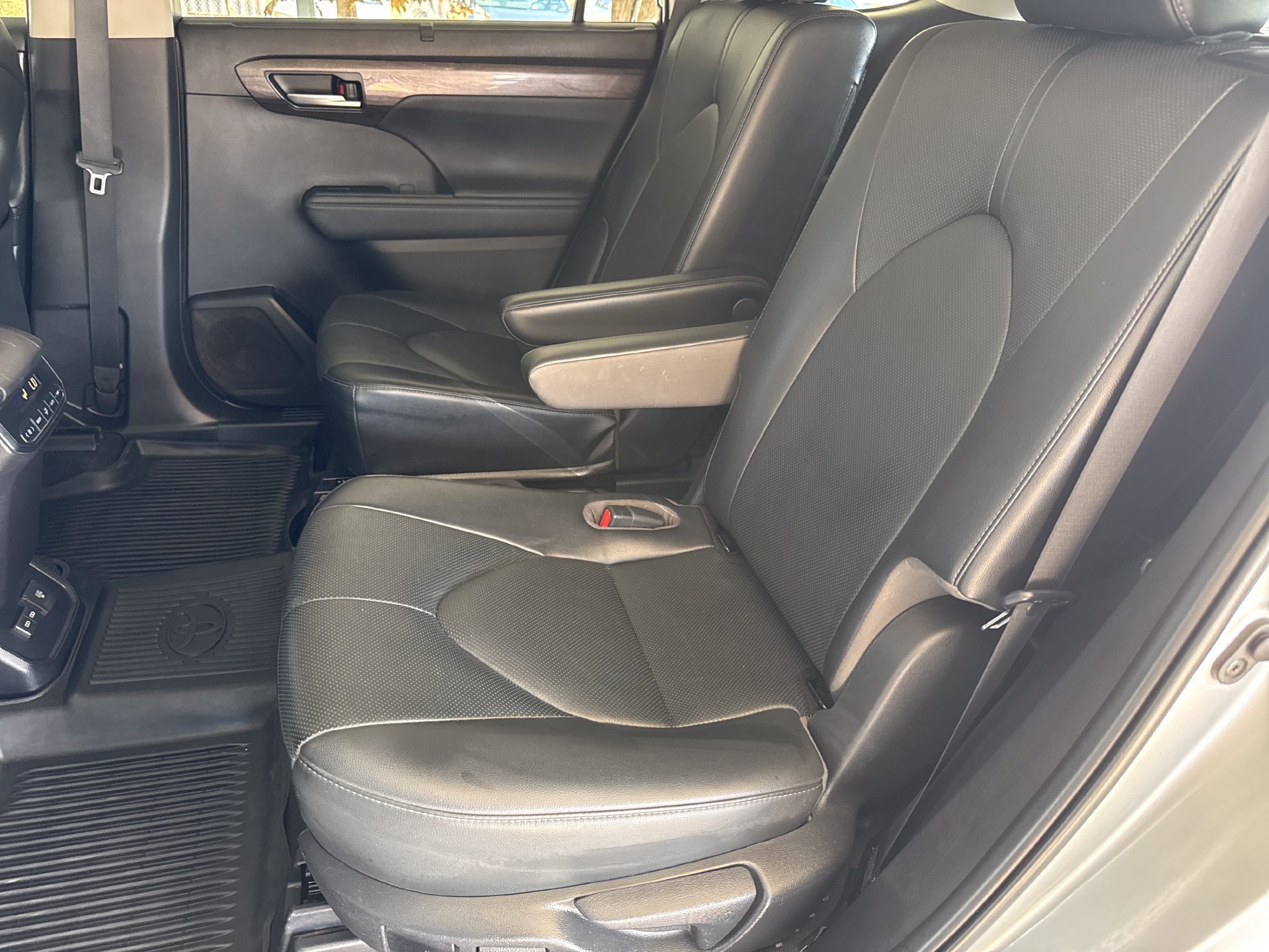 Used 2023 Toyota Highlander Limited AWD/4WD image 21