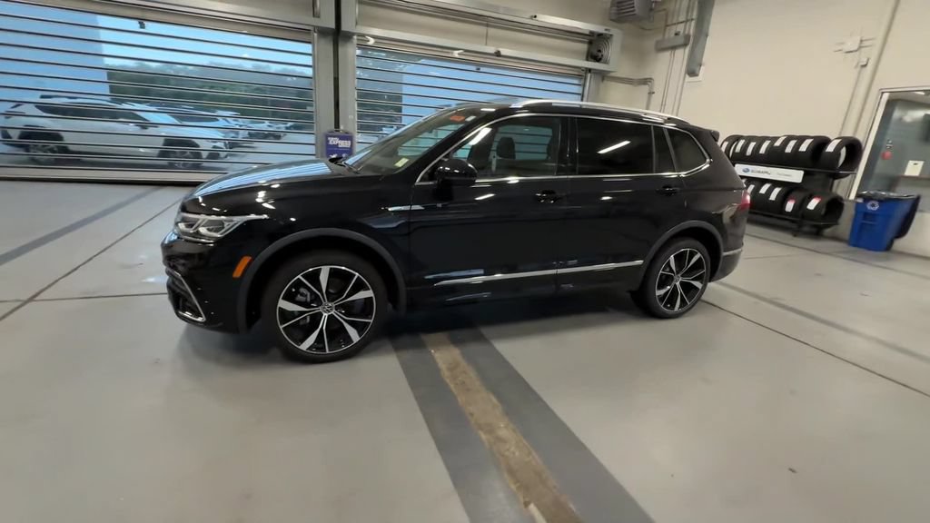 Certified 2024 Volkswagen Tiguan SEL R-Line AWD/4WD image 8