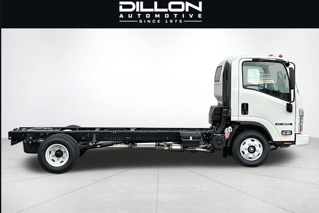 Used 2024 Isuzu NPR RWD video 3