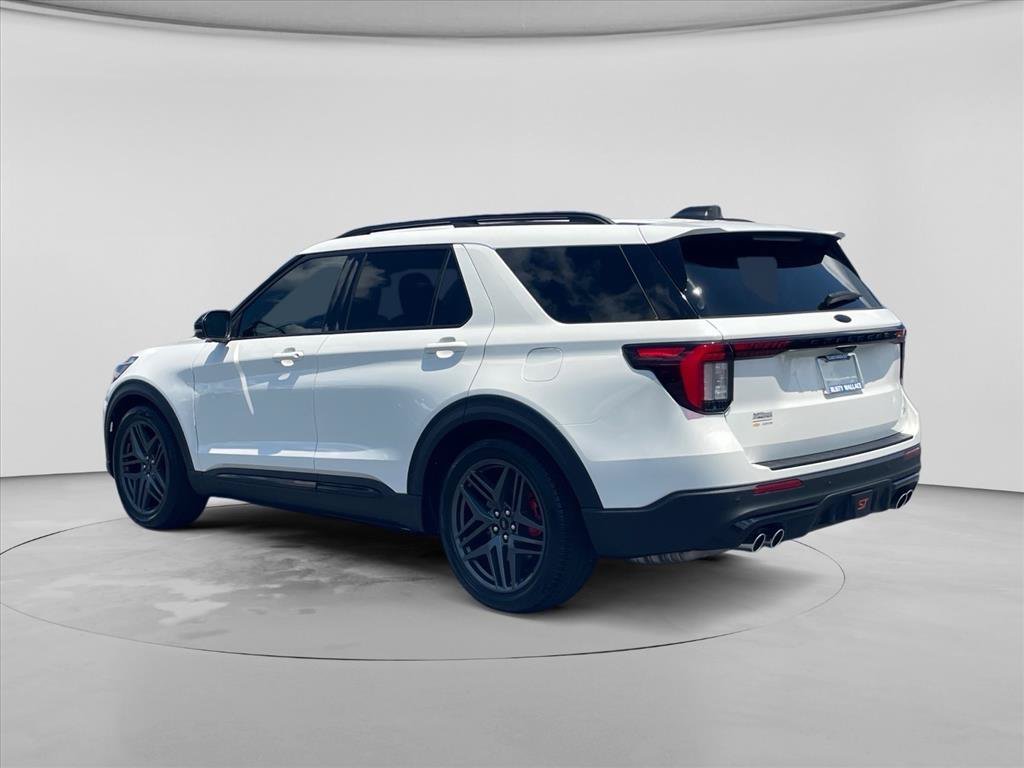 Used 2025 Ford Explorer ST AWD/4WD image 5