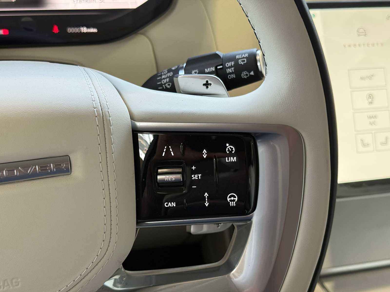 New 2025 Land Rover Range Rover SV image 25