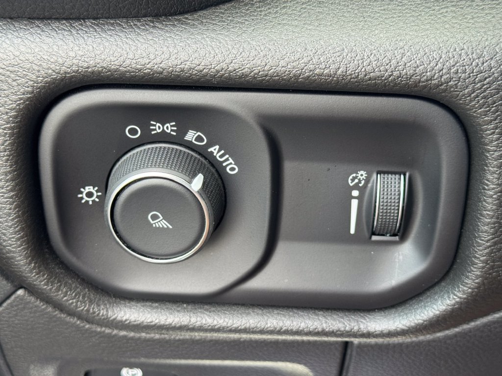 Used 2023 RAM 1500 Big Horn AWD/4WD image 28