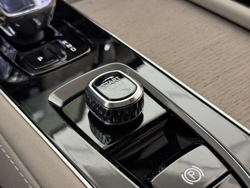 New 2026 Volvo XC90 T8 Plus AWD/4WD image 23
