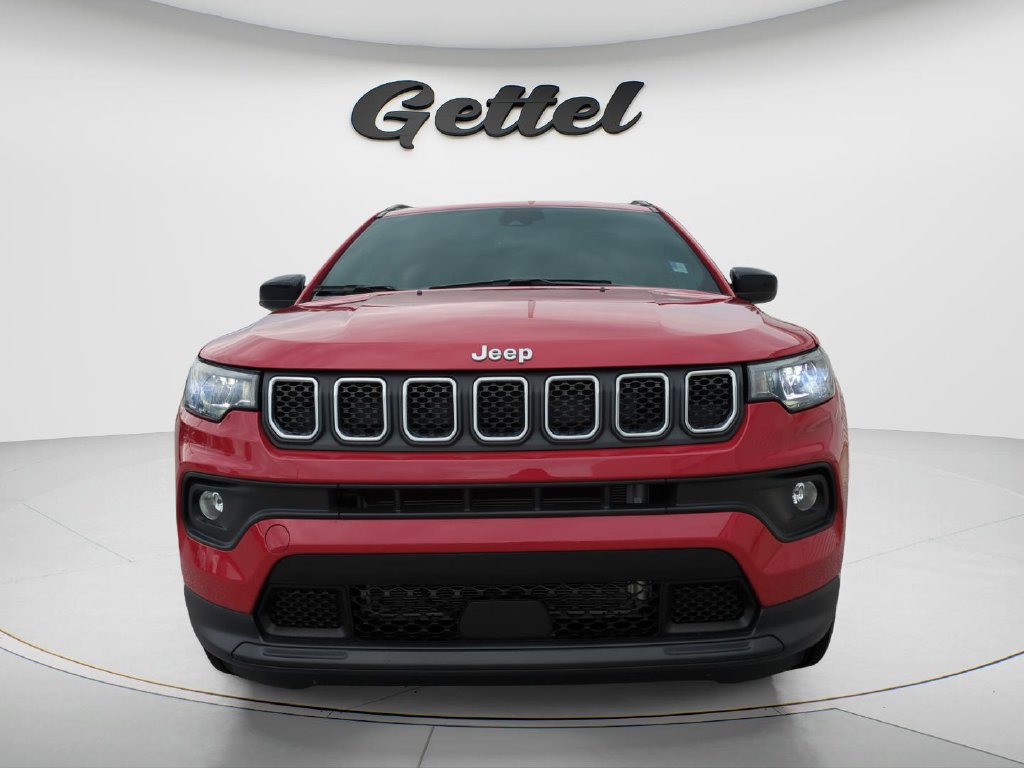 Used 2023 Jeep Compass Latitude AWD/4WD image 2