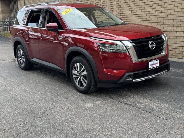 Used 2024 Nissan Pathfinder SL AWD/4WD image 2