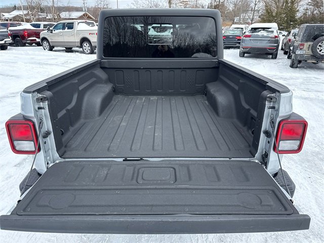 Used 2022 Jeep Gladiator Willys image 14