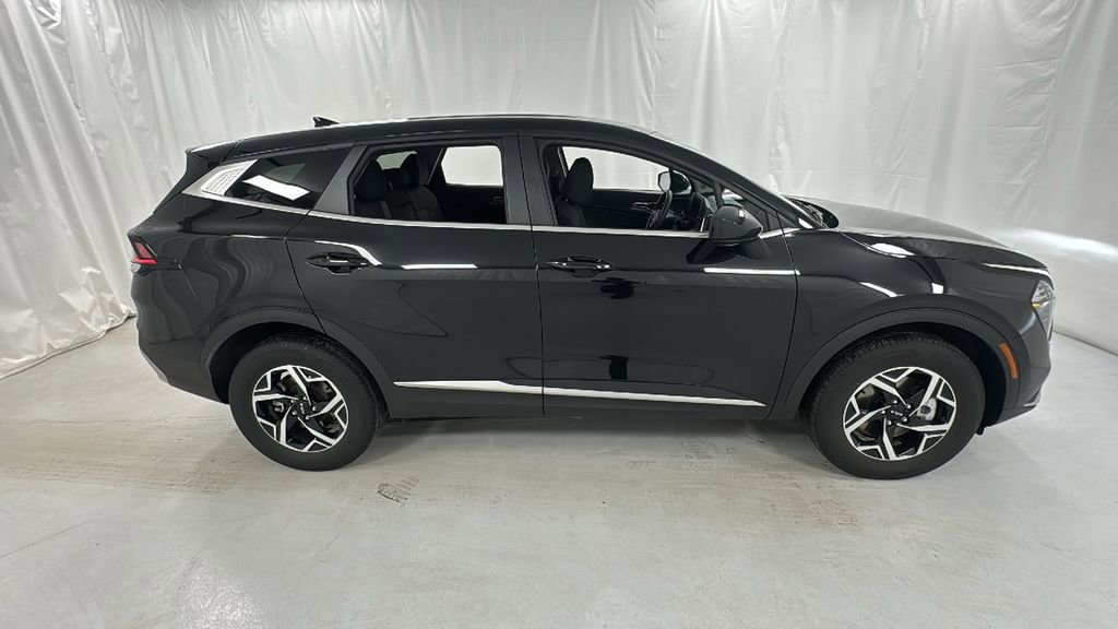 Used 2023 Kia Sportage LX image 2