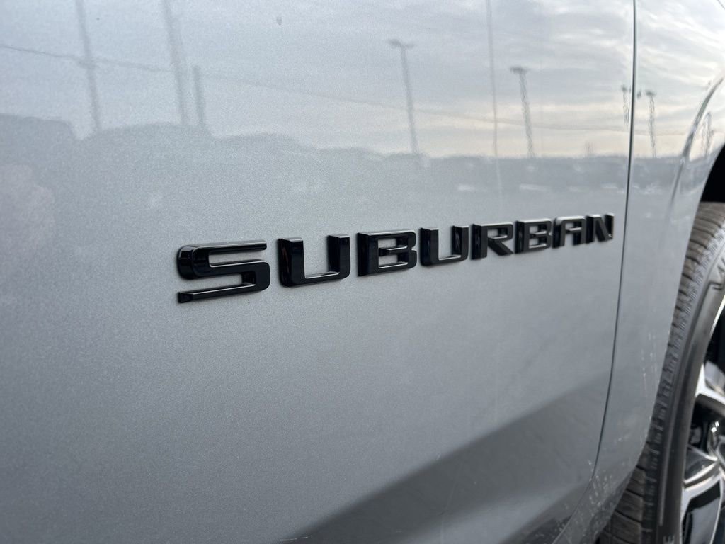 Used 2025 Chevrolet Suburban RST w/ Comfort Package image 12