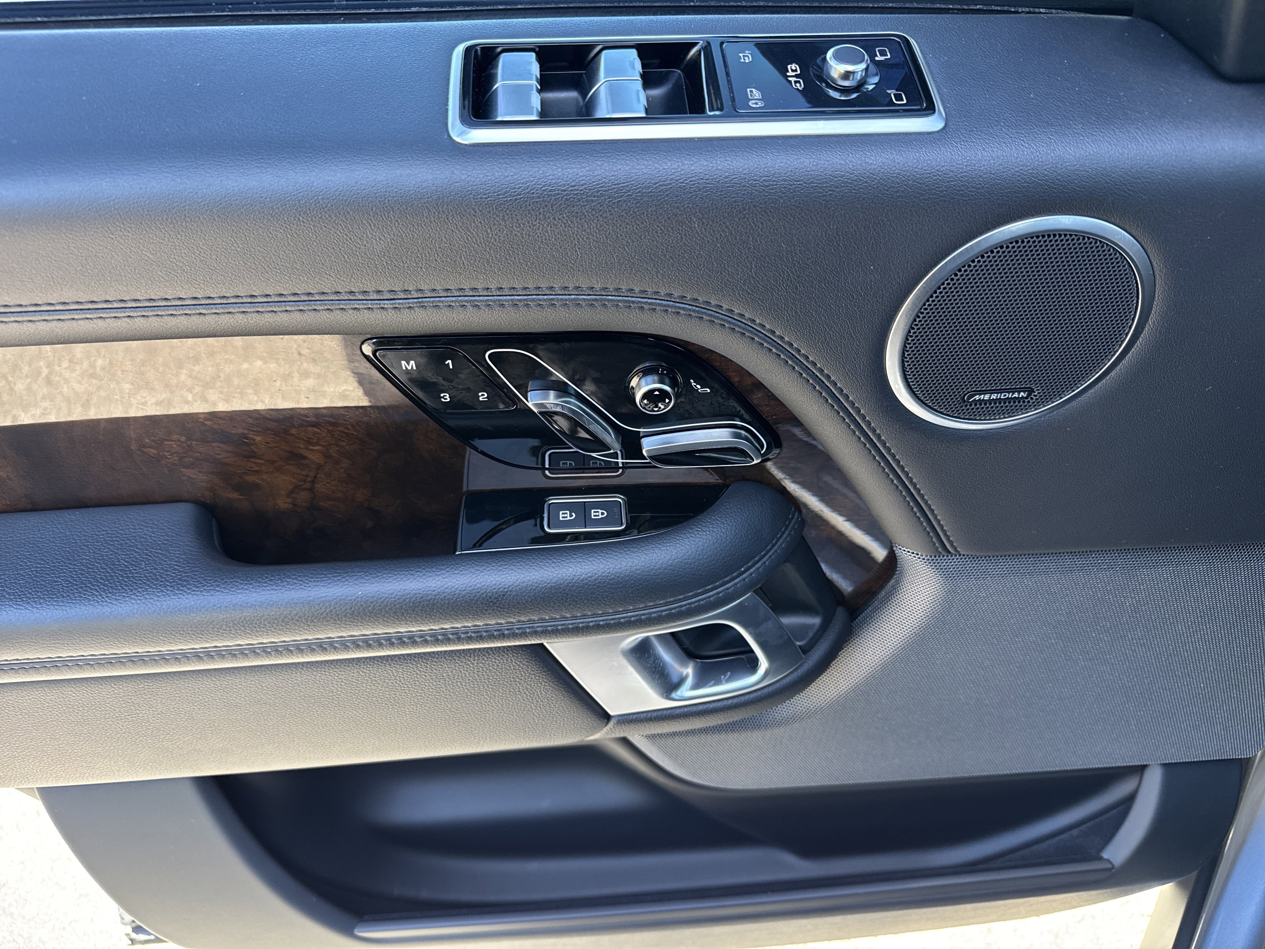 Used 2021 Land Rover Range Rover image 14