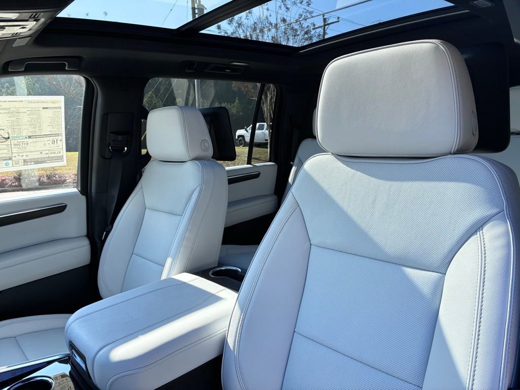 New 2026 Chevrolet Suburban Premier image 32