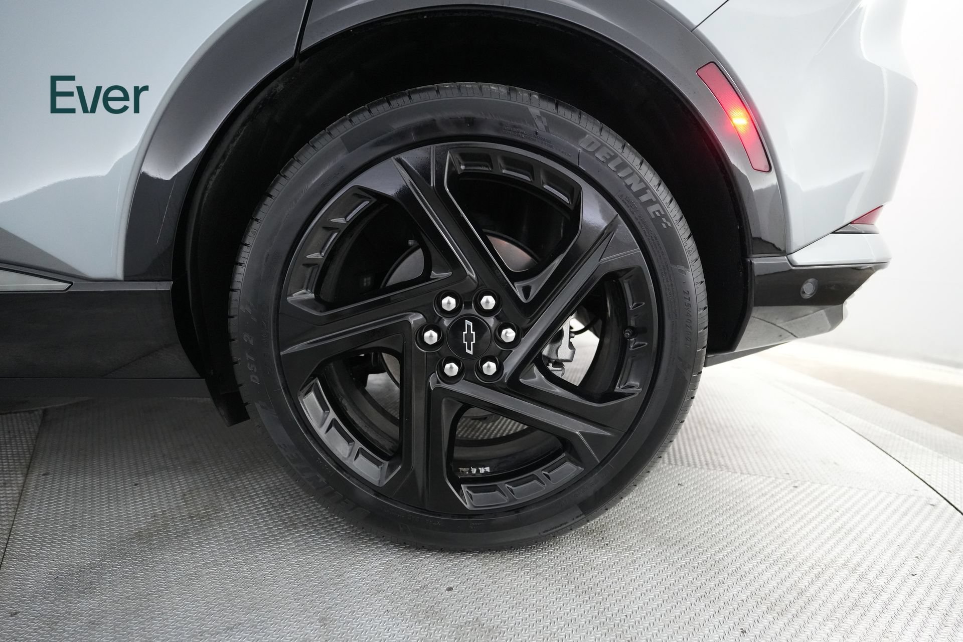 Used 2024 Chevrolet Equinox EV RS FWD image 9