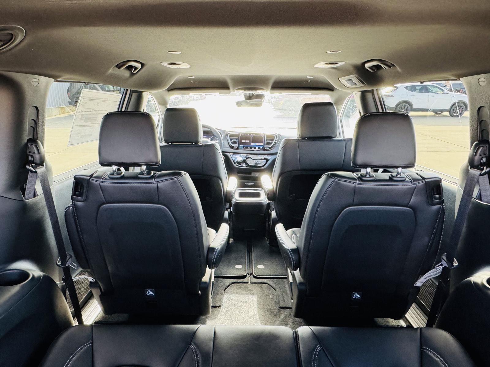 New 2026 Chrysler Voyager LX FWD image 32