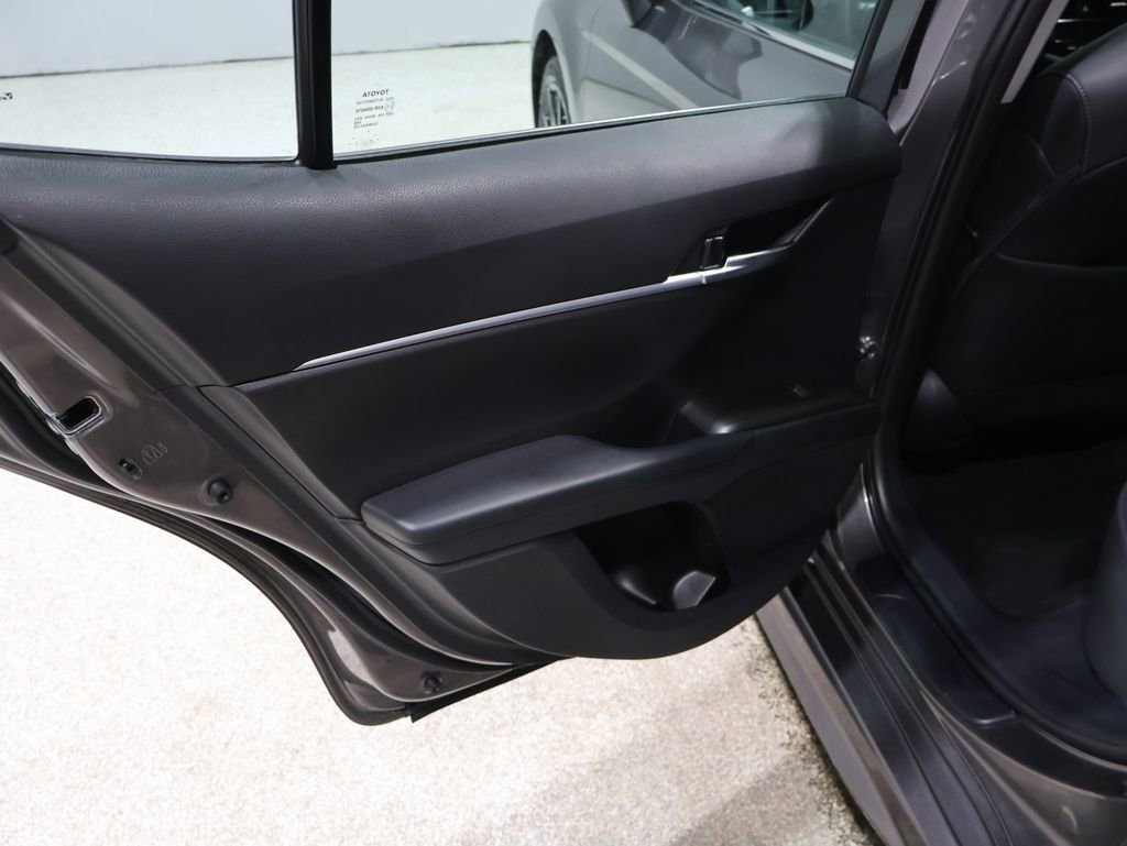Used 2023 Toyota Camry SE image 19