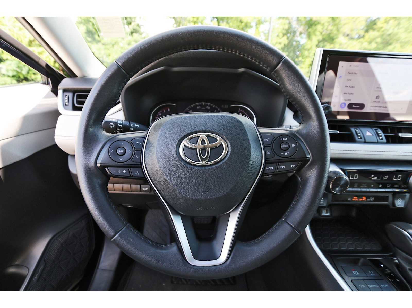 Used 2023 Toyota RAV4 XLE Premium FWD image 12