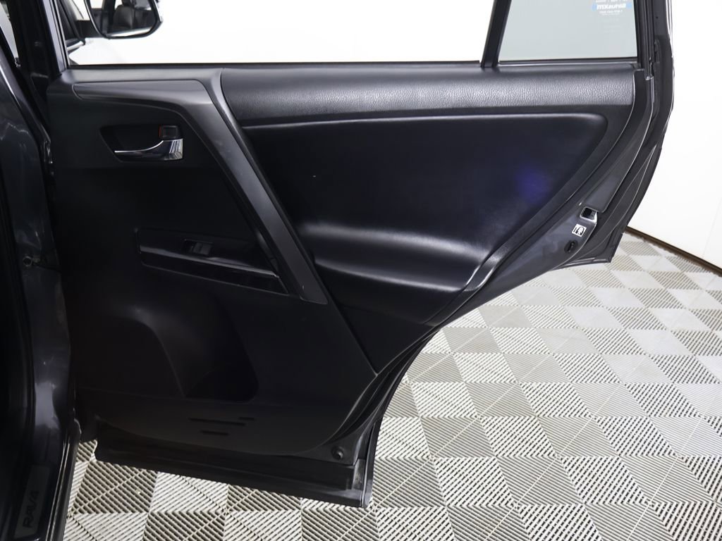 Used 2018 Toyota RAV4 SE w/ All Weather Liner Package image 26