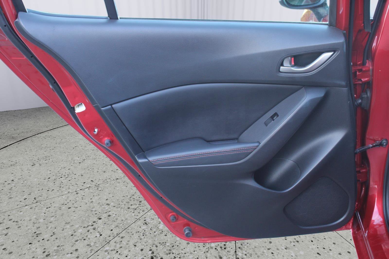 Used 2015 MAZDA MAZDA3 i Grand Touring image 38