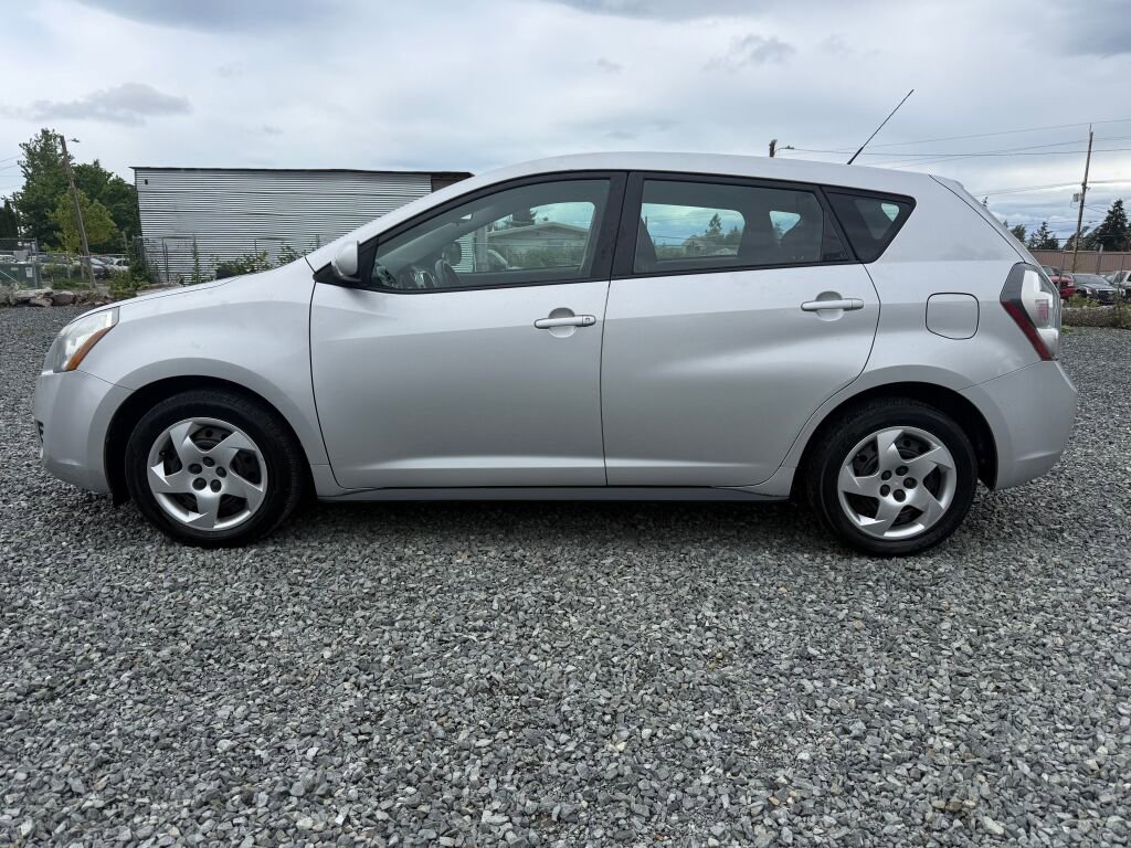 Used 2009 Pontiac Vibe w/ Preferred Package FWD image 2