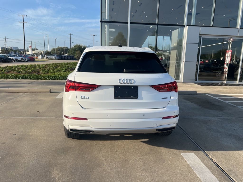 Used 2023 Audi Q3 2.0T Premium w/ Convenience Package image 3