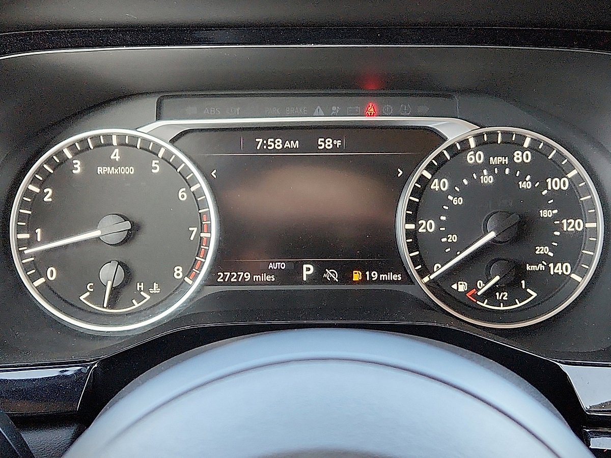 Used 2025 Nissan Pathfinder SV image 10