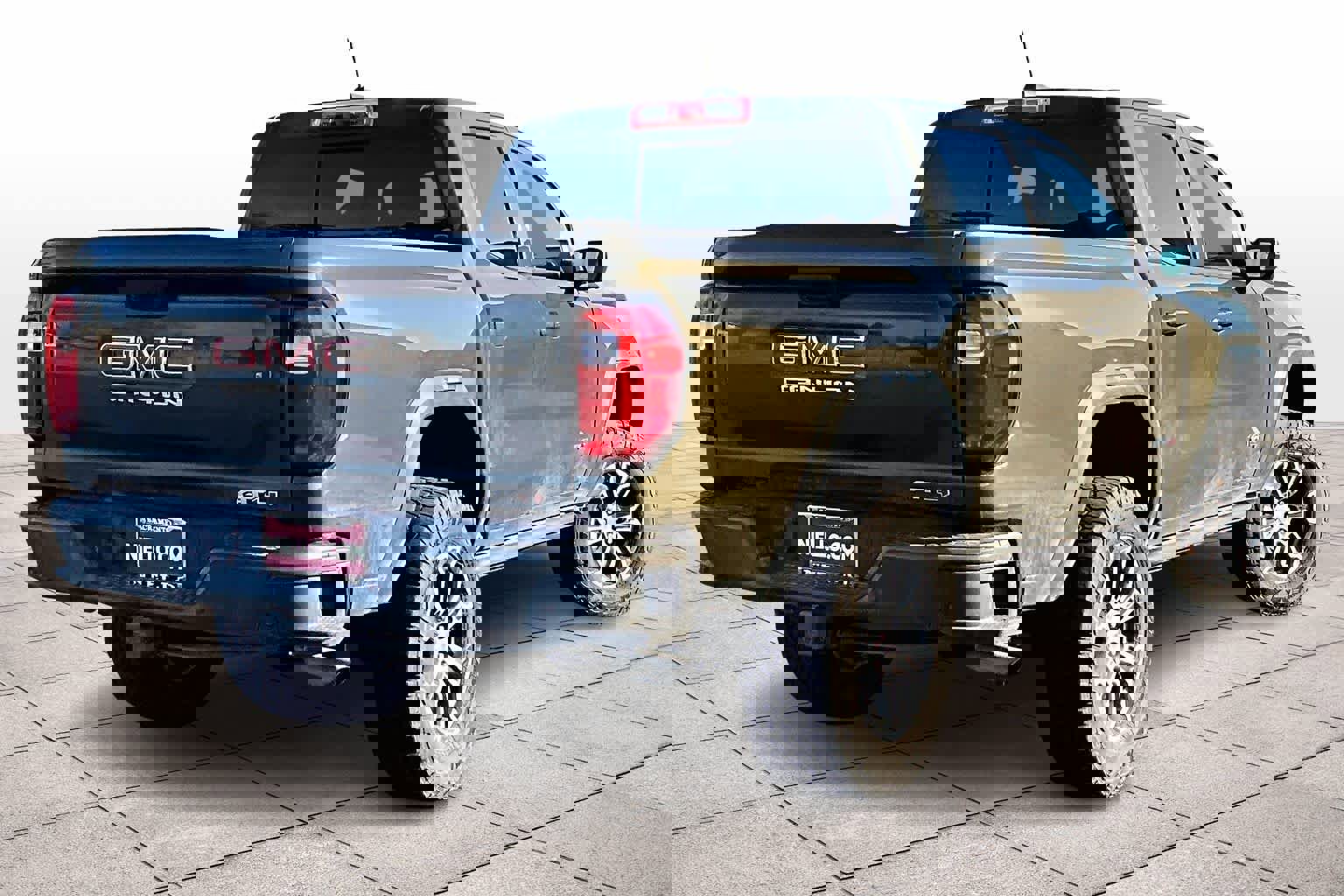 Used 2023 GMC Canyon AT4 w/ Technology Package image 14