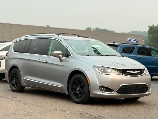 Used 2019 Chrysler Pacifica Touring-L FWD image 32