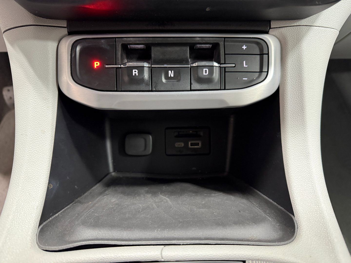 Used 2020 GMC Acadia SLT w/ LPO, Cargo Package image 14