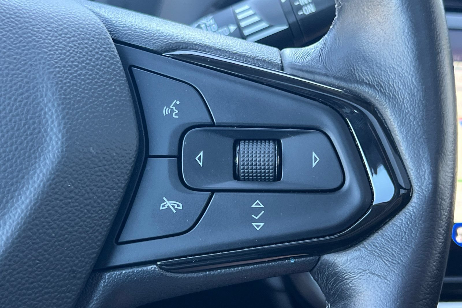 Used 2023 Chevrolet Bolt EUV Premier w/ Sun & Sound Package FWD image 37
