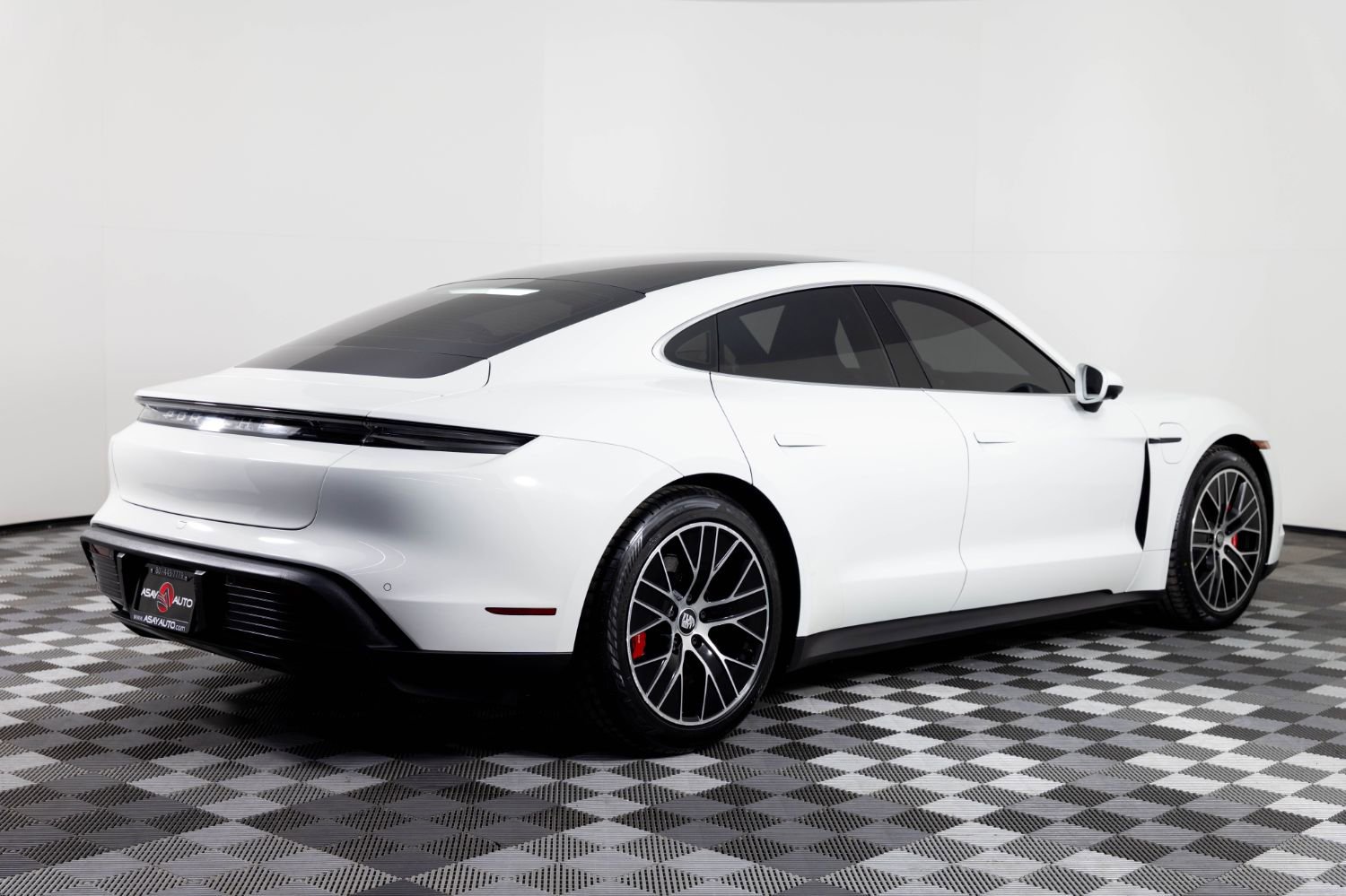 Used 2021 Porsche Taycan 4S image 8