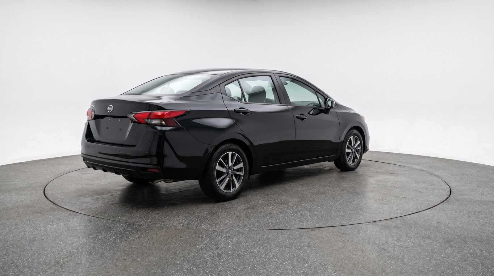 Used 2025 Nissan Versa SV image 9